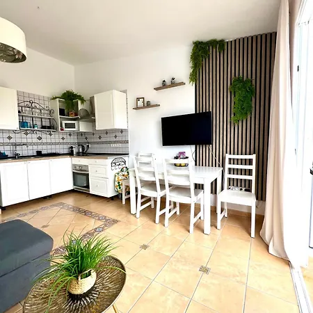 Διαμέρισμα Lovely Sunny