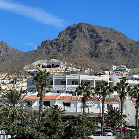 Lovely Sunny Адехе