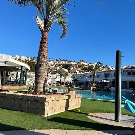 Lovely Sunny Адехе